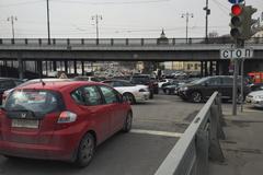 cars on Maly Ustyinsky Bridge in Moscow 2016