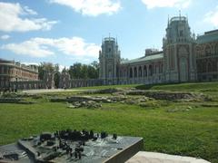 Maqueta metálica, ruinas y palacio de Tsaritsino