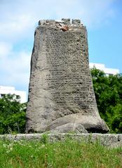 Anielewicz Mound side view from Miła street