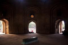 A lazy afternoon in a medieval tomb