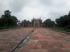 panoramic view of Akbar's Tomb in India