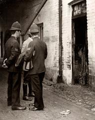 police officers inspecting confiscated weapons at Windsor Castle Yard in 1913