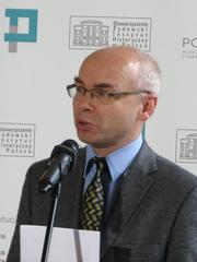 Professor Dariusz Stola at a press conference