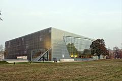 Muzeum Historii Żydów Polskich exterior with modern architecture