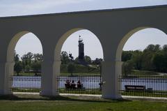 View of the Memorial Complex through the arch of the arcade of the Gostiny Dvor