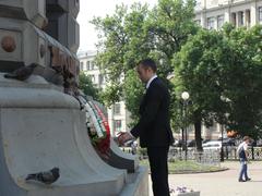 Minister Mladenov laying flowers at the Monument to the Participants in the Pleven Epic in Moscow