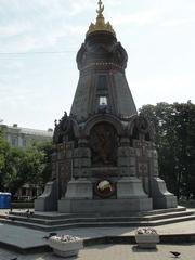 Dimitar Mladenov laying flowers at the Monument of the Participants in the Siege of Pleven in Moscow