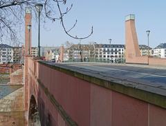 View of the Alte Brücke in Frankfurt from the access bridge before the Neuer Portikus