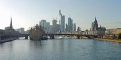 Alte Brücke in Frankfurt am Main (2013) viewed from Ignatz-Bubis-Brücke