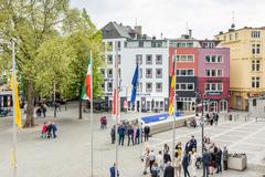 Alter Markt Köln with wedding parties in front of the town hall