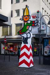 Standfigur am Zugweg des Rosenmontagszuges Köln