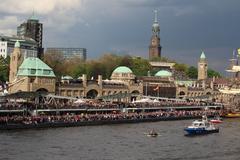 Crowd at St. Pauli Landungsbrücken during the entry parade for Hafengeburtstag 2015