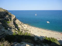 Falaise de Leucate with beachgoers