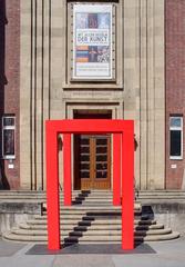 Museum Kunstpalast Westflügel entrance with fountain