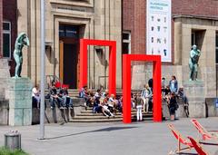 Museum Kunstpalast Westflügel entrance and fountain