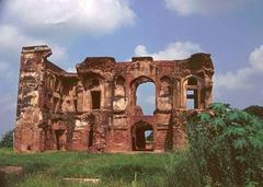 Ruins of Daulat Khana-E-Khas at Aam Khas Bagh