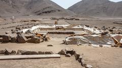 plaza cuadrangular hundida y edificación del ala izquierda en Huaca El Paraíso