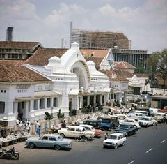 Main post office with the Istiqlal Mosque under construction