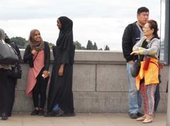 Bus queue on Putney Bridge