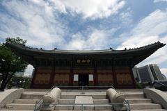 Seoul Deoksugung Palace after April showers