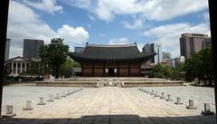 Seoul after April showers at Deoksugung Palace