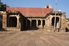 Old temple near the entrance of Banashankari temple