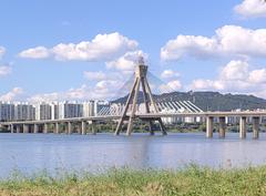 Olympic Bridge in Seoul at twilight