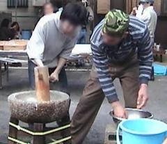 Traditional Japanese mochi pounding event