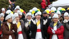 Jeongwol Daeboreum celebration at Namsangol Hanok Village