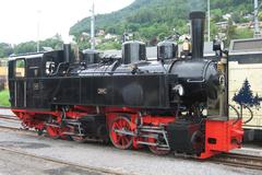 Mallet Dampflokomotive G 2x2/2 105 Todtnau der ehemaligen Südwestdeutsche Eisenbahn-Gesellschaft bei Museumsbahn Blonay-Chamby im Frühling 2011