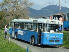 Überlandautobus 258 der ehemaligen Tramway Lausanne mit Gepäckabteil in Cornaux