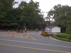 Segeomjeong-Jahamun checkpoint with a white machine-gun bunker and the Blue House in the background, July 2011