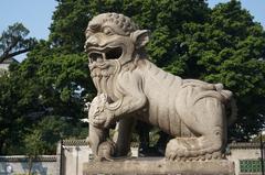 stone lion at Chen Family Temple entrance