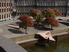 Model of the Homo monument at Madurodam