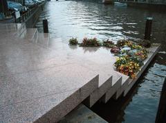 Homomonument in Amsterdam steps