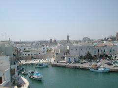 Caserma spagnola di Monopoli vista dagli spalti del castello Carlo V