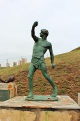 Hondero balear de Llorens Roselló sculpture at La Peñona, Playa de Salinas