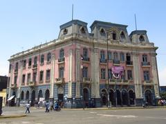 Edificio de la plaza dos de Mayo in Lima, Peru