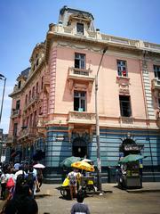 Plaza Dos de Mayo de Lima building