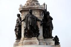 Ministra de Defensa y alcalde Jorge Muñoz en la entrega del monumento a la victoria del Dos de Mayo