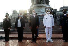 Ministra de Defensa y alcalde Jorge Muñoz en la entrega del monumento a la victoria del Dos de Mayo