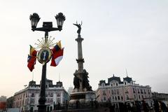 Ministra de Defensa and Mayor Jorge Muñoz participate in monument delivery ceremony in Lima