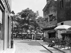 Terrace of Mère Catherine restaurant at Place du Tertre in 1936 Paris