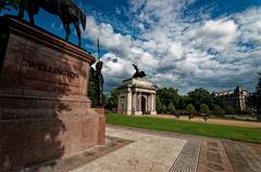 Wellington Arch and Duke of Wellington Statue in London