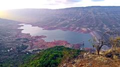 A wonderful point in Mahabaleshwar for eyes to feast on. (i dont remember what exactly this point is called lol )