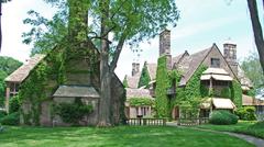 side view of Edsel and Eleanor Ford House