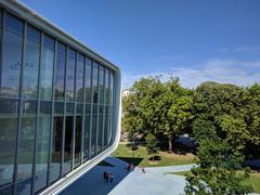 Centro Botín building with a view towards the park