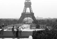 Jéna Bridge over the Seine River with Eiffel Tower viewed from Chaillot Palace