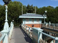 Old toll booth at Richmond lock footbridge