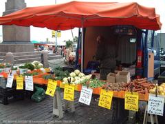 1 kilogram of carrots priced at €1.5 displayed in a market